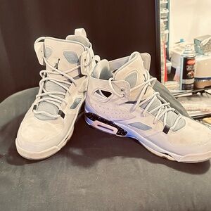 Air Jordan 4 retro gray size 8.5